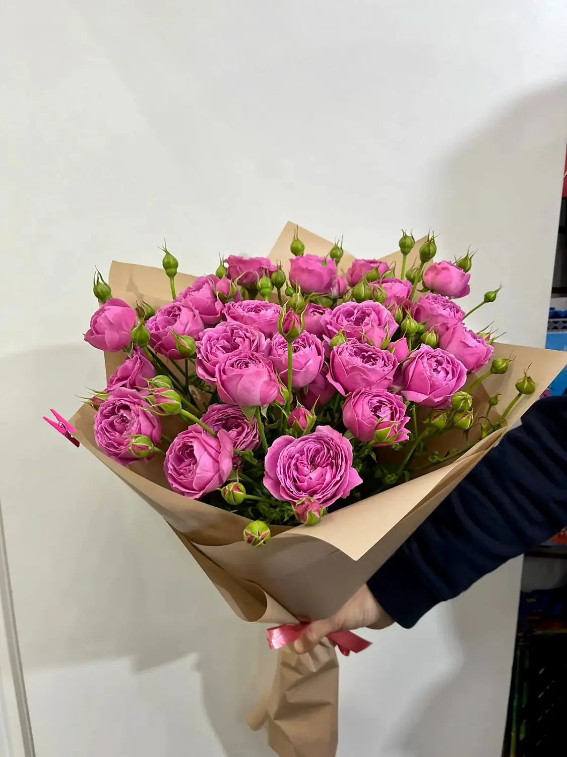 Букет из кустовых пионовидных роз