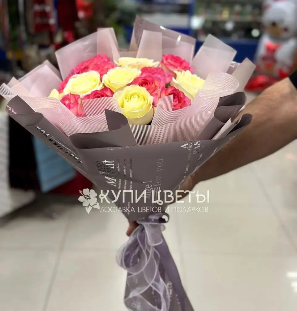 Букет из 15 бело-розовых роз "Нежное счастье"